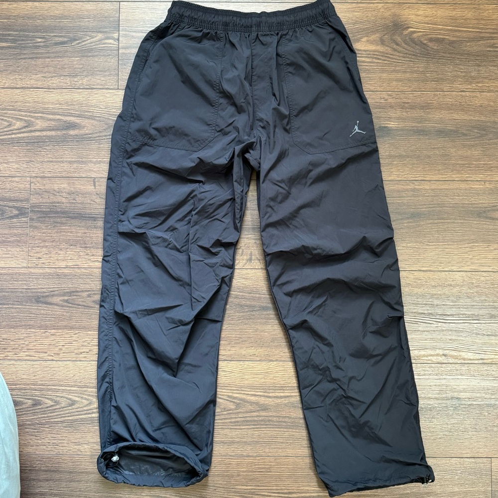 Jordan Essentials Men's Like New Woven Pants.